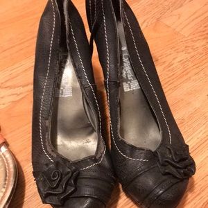 Black Wedges